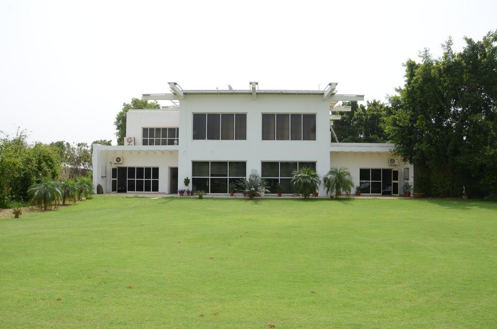 Aravli Vista Hotel Gurgaon Exterior photo